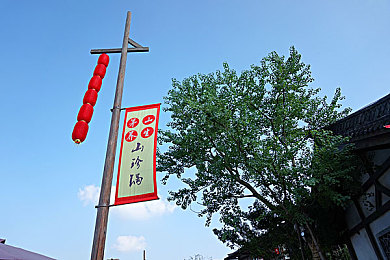 重囗味另类老太和小伙乱：另类老太与小伙冲突，引发社会思考-1