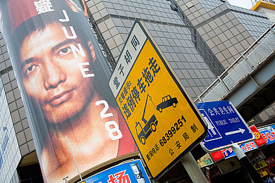 把 伸到女人 打扑克软件:扑克软件引争议,道德底线再考验-1