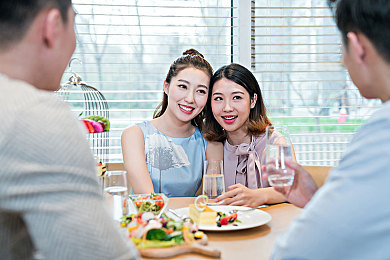 性欧美共享绿帽子Vⅰeos:欧美社交软件引道德争议,性观念碰撞引反思-1