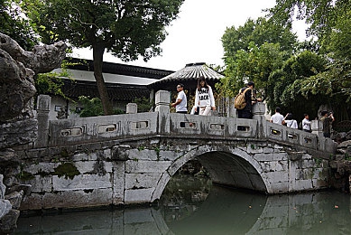 黑人巨大:非洲巨汉走红,健身公益两不误-2
